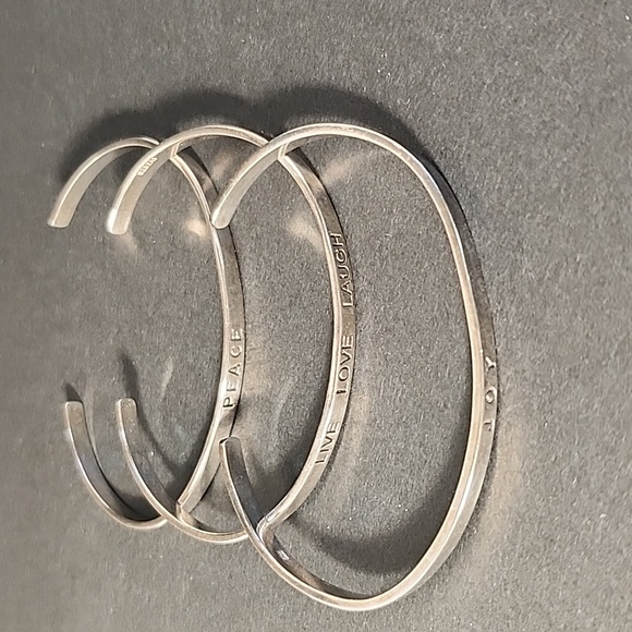 Three silverplated open bracelets - "Joy"- "Live, Love, Laugh" - "Peace" - Picture 3 of 13